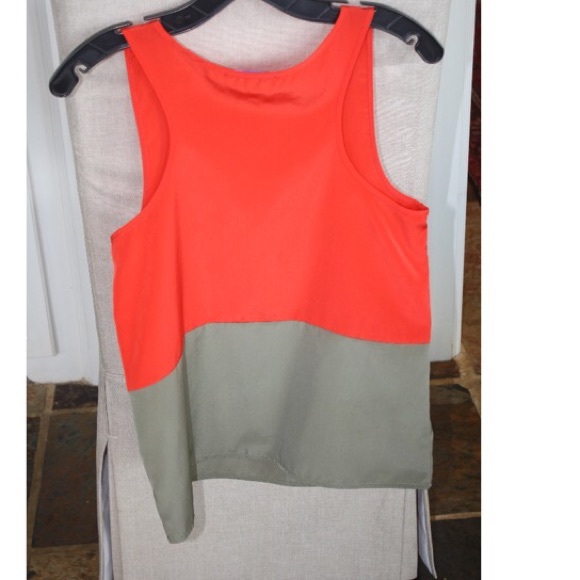 Rheea and Co gray and orange short sleeve blouse - Picture 2 of 4